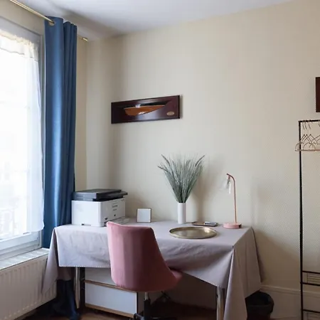 Spacious On The Outskirts Of Paris Apartment *