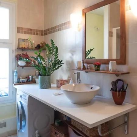 Spacious On The Outskirts Of Paris Apartment